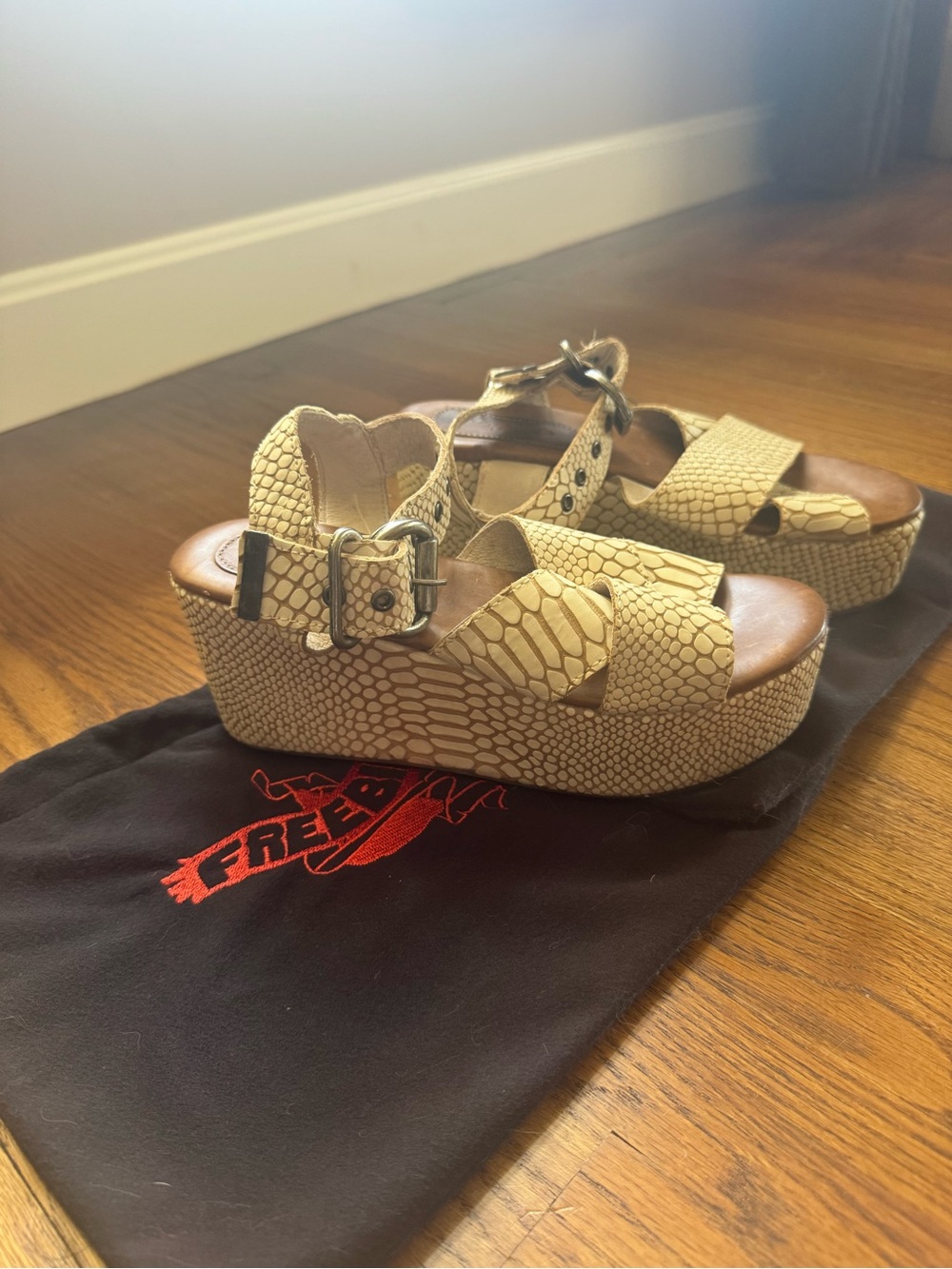 Larea Sandal - White Snake